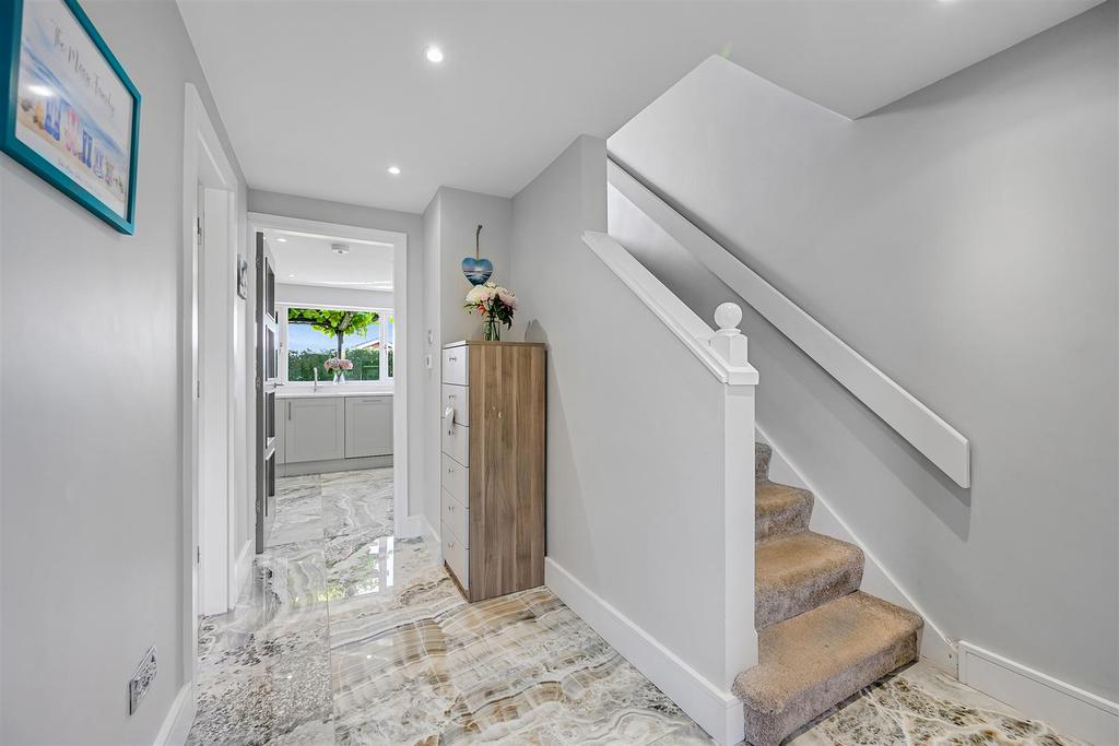 Stretton Avenue, Billinge, WN5 7 5 bed detached house £499,950