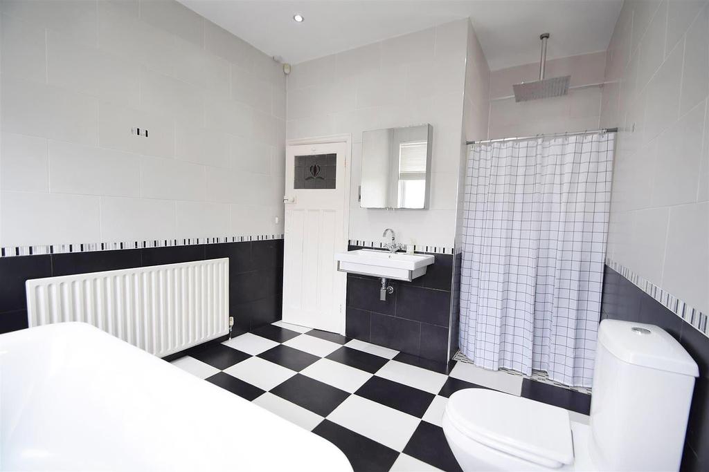43 Windsor bathroom.jpg