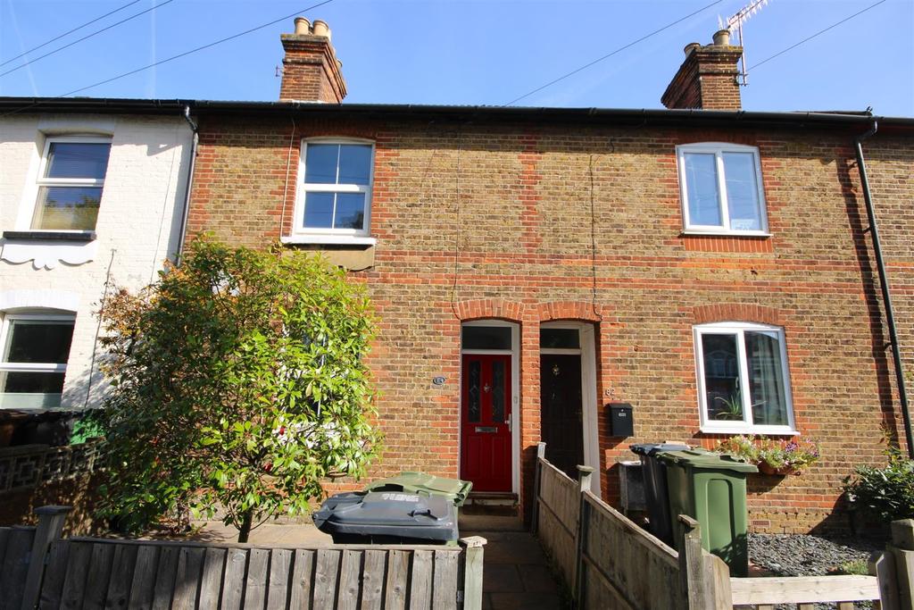 Worplesdon Road, Guildford 2 bed terraced house £1,600 pcm (£369 pw)