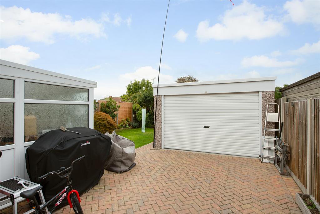Goodwin Avenue, Swalecliffe, Whitstable 2 bed semidetached bungalow