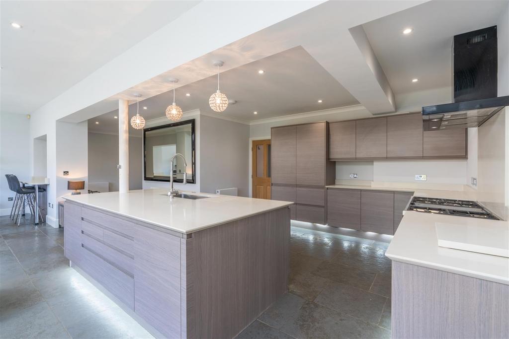 *Extended* Barmoor Drive, Great Park... 5 bed detached house £500,000