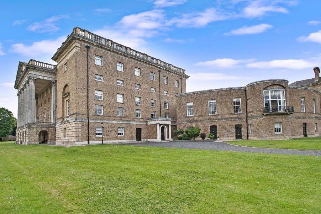 Thorndon Hall, Ingrave 2 bed apartment to rent £1,695 pcm (£391 pw)