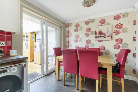5 Chilton Close, Leigh, WN7 1SW
