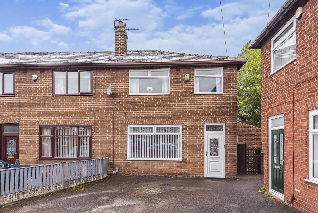 Byron Grove, Leigh, WN7 1SB 3 bed semidetached house for sale £160,000