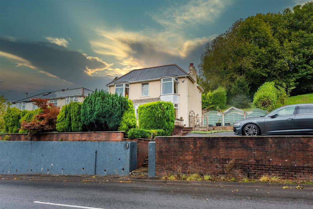 Heol Y Glyn, Glynneath, Neath 3 bed detached house £350,000