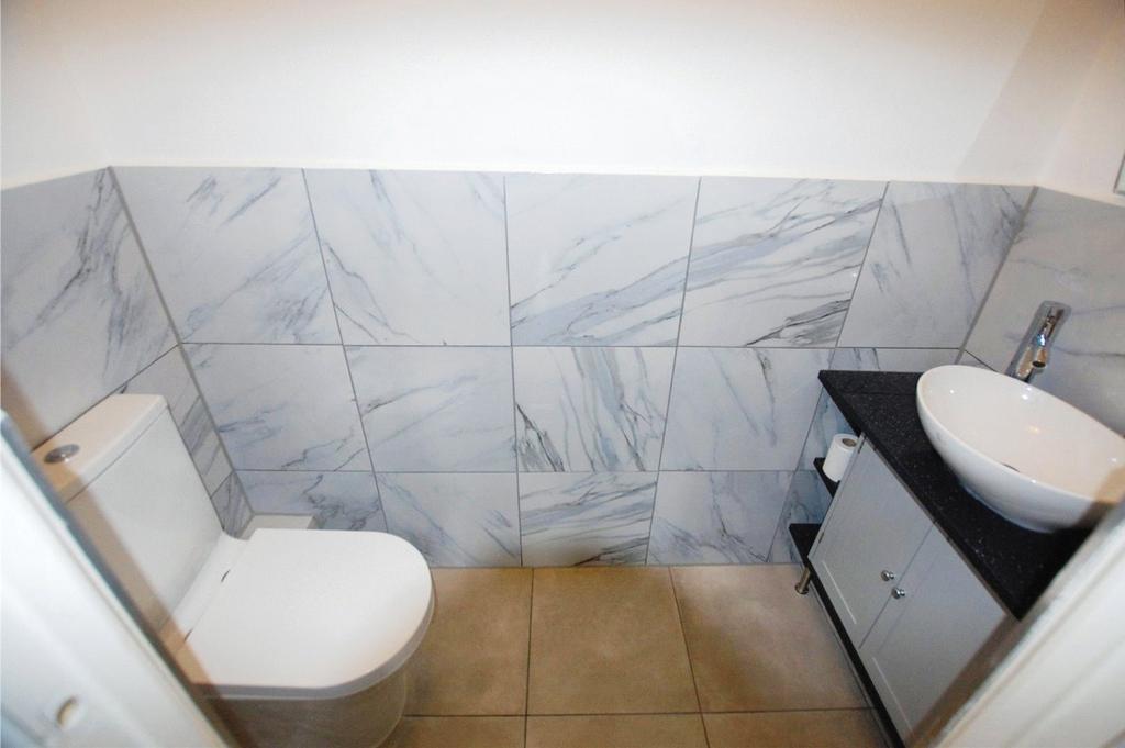 Cloakroom/Wc