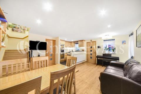30 Friars Mead, London, E14 3JZ