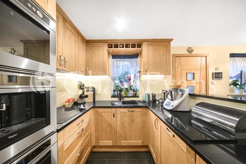 30 Friars Mead, London, E14 3JZ