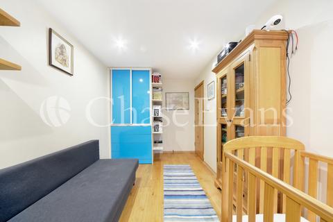 30 Friars Mead, London, E14 3JZ