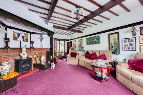 3 bedroom detached bungalow for sale - Branscombe Gardens, Southend-on-sea, SS1