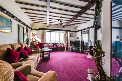 38 Branscombe Gardens, Southend-on-sea, SS1 3PJ