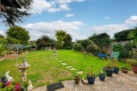 38 Branscombe Gardens, Southend-on-sea, SS1 3PJ