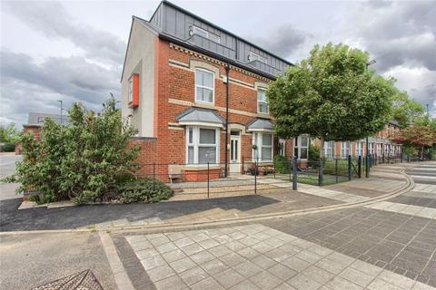 2 bedroom terraced house to rent, Queen Street, South Bank