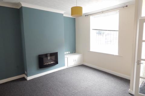 2 bedroom end of terrace house to rent, Milton Street, Leigh