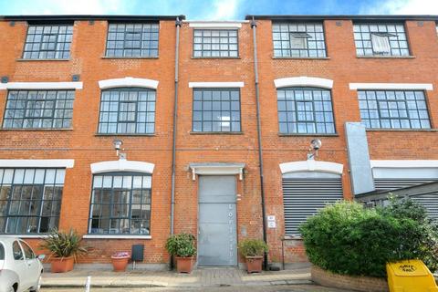 2 bedroom flat to rent, Carysfort Road, Stoke Newington