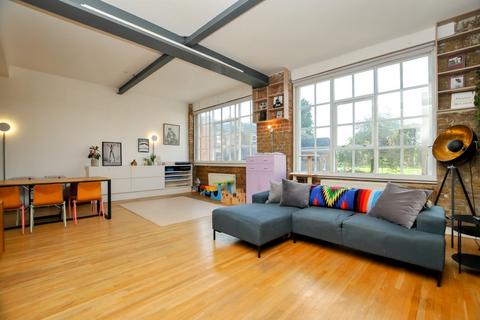 2 bedroom flat to rent, Carysfort Road, Stoke Newington