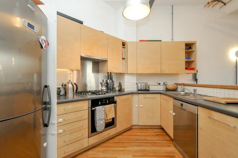 2 bedroom flat to rent, Carysfort Road, Stoke Newington