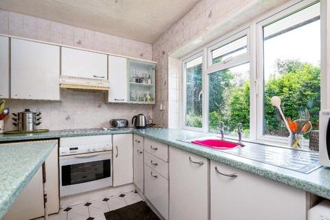 2 Red Lion Close, Orpington, BR5 4AP