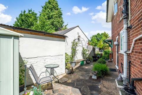 2 Red Lion Close, Orpington, BR5 4AP