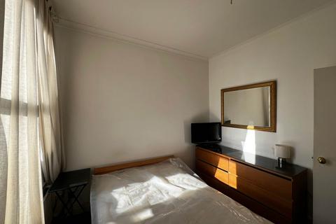1 bedroom flat to rent, Clive Court Abercrombie Street, SW11 2JB