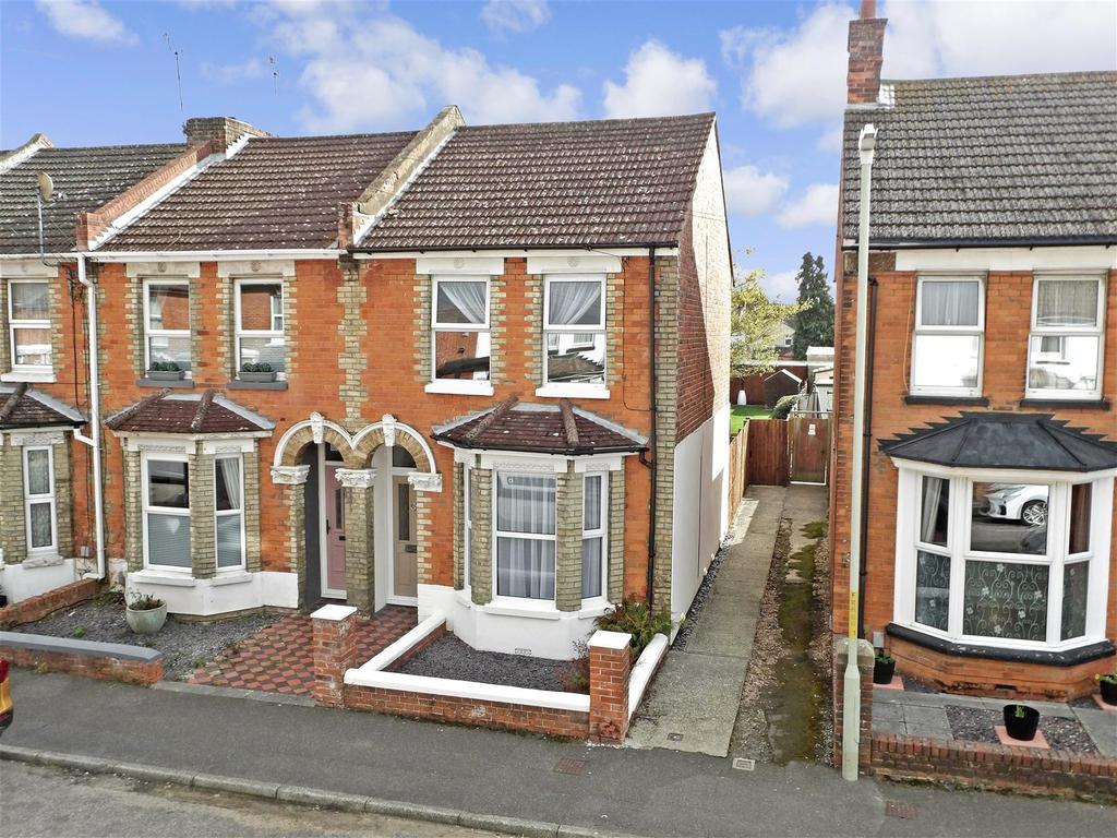 Francis Road, Ashford, Kent 3 bed end of terrace house for sale £325,000