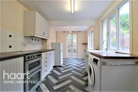 3 bedroom semi-detached house to rent, Leighton Buzzard Road