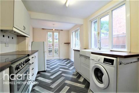 3 bedroom semi-detached house to rent, Leighton Buzzard Road