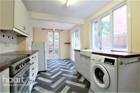 3 bedroom semi-detached house to rent, Leighton Buzzard Road, Hemel hempstead