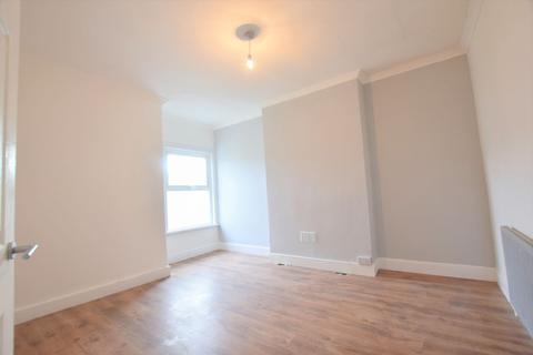 30 Beach Road, Clacton-on-sea, CO15 1UE