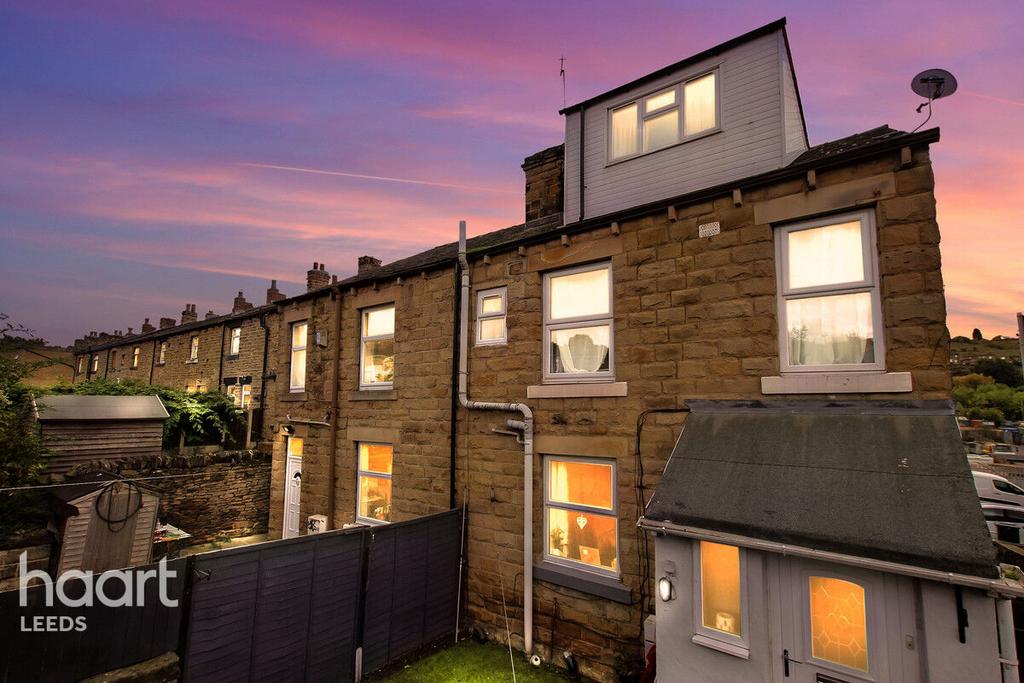 Grange Road, Batley 2 bed end of terrace house £120,000