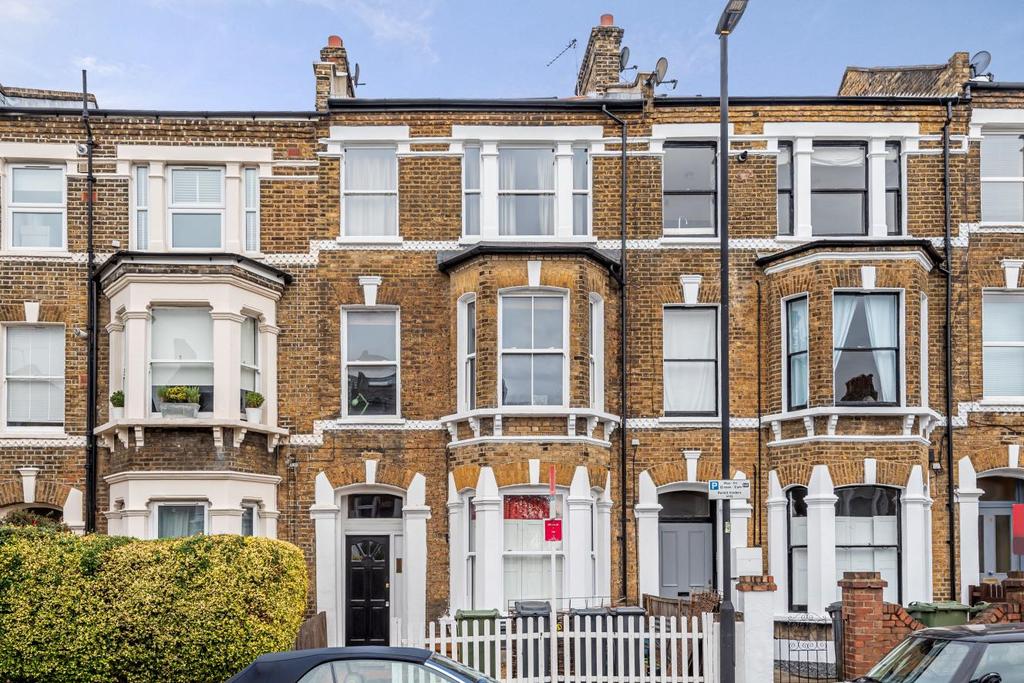 Herne Hill Road, London 2 bed flat for sale £460,000