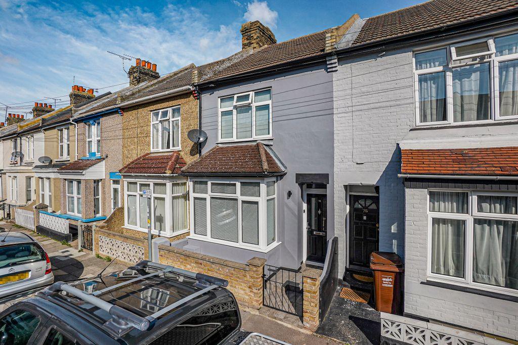 Priestfield Road, Gillingham ME7 4RF 3 bed terraced house £300,000