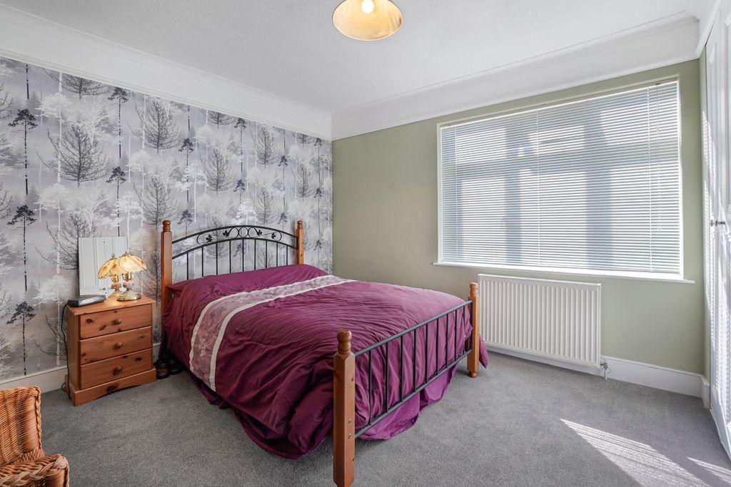 Priestfield Road, Gillingham ME7 4RF 3 bed terraced house £300,000