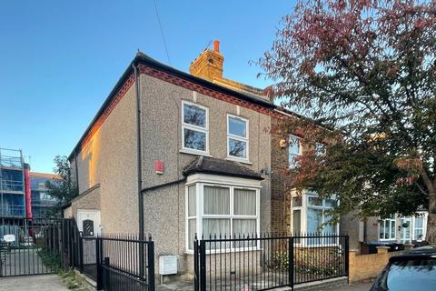 2 Oatlands Road, Enfield, EN3 5LJ
