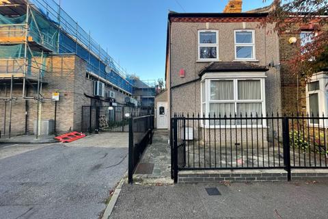 2 Oatlands Road, Enfield, EN3 5LJ