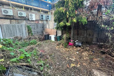 2 Oatlands Road, Enfield, EN3 5LJ