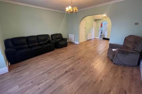 2 Oatlands Road, Enfield, EN3 5LJ