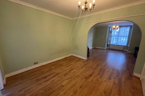 2 Oatlands Road, Enfield, EN3 5LJ