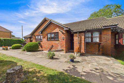 1 bedroom bungalow for sale, Meadow View, Chalfont St. Giles, Buckinghamshire, HP8