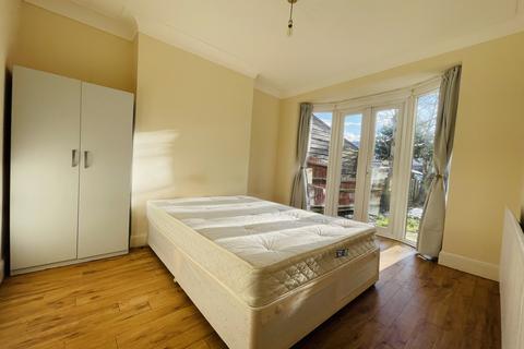5 bedroom terraced house to rent - Gorringe Park Avenue, Tooting
