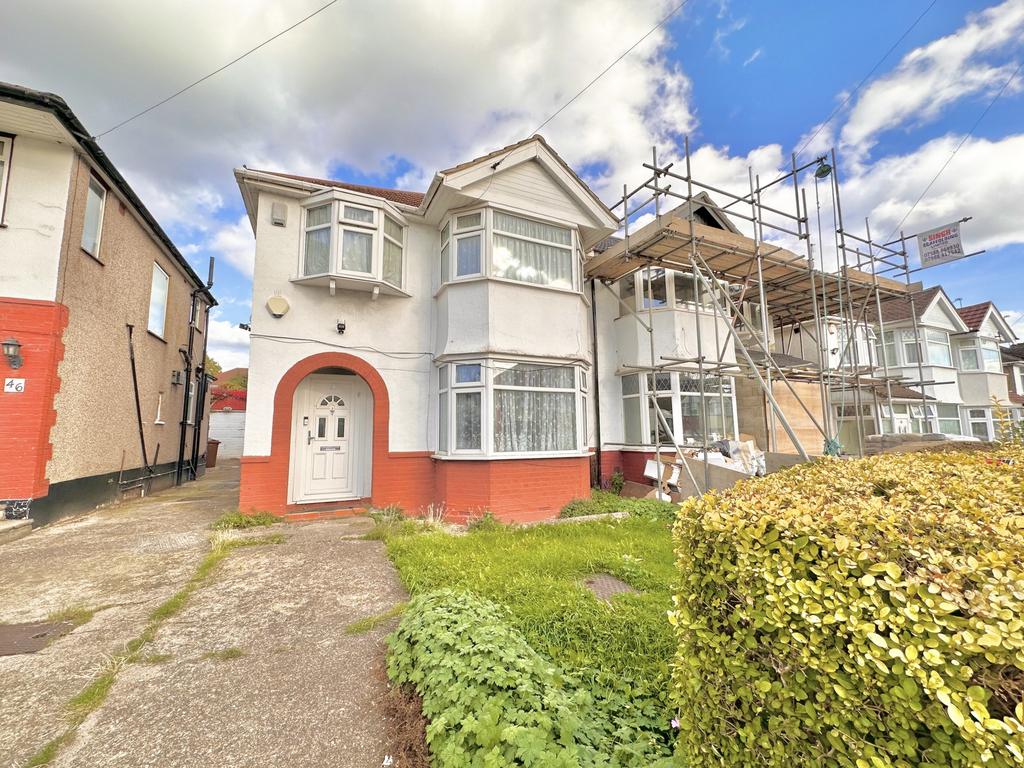 Portland Crescent, Stanmore, HA7 3 bed semidetached house £649,950