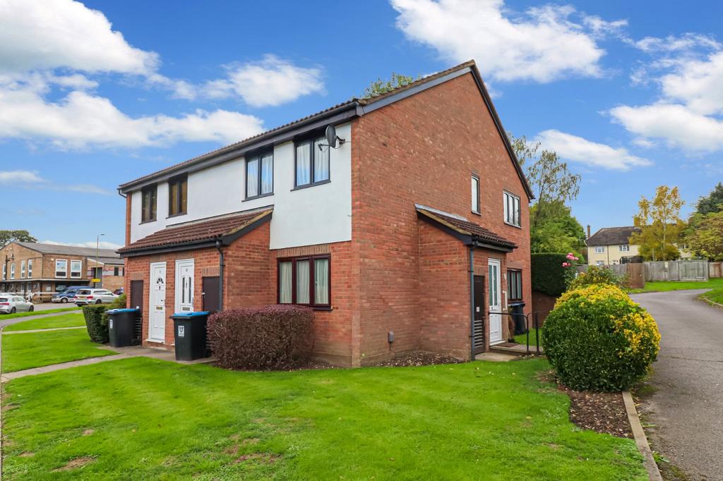 Windsor Court, Kings Langley, Herts, WD4 1 bed for sale £