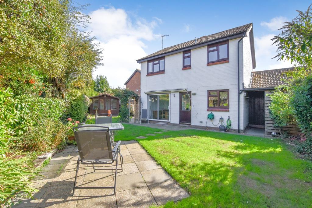 Ramsey Close, Heybridge Generous... 4 bed detached house £425,000