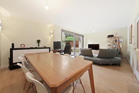 8 Halford Place, Hanwell, London, W7 3BU