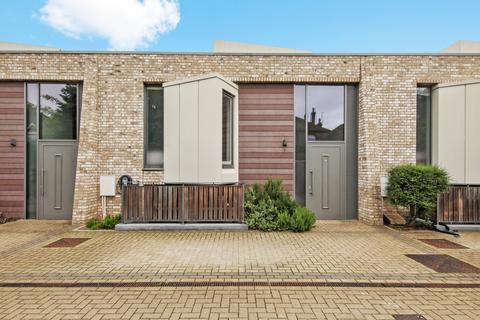 8 Halford Place, Hanwell, London, W7 3BU