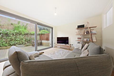 8 Halford Place, Hanwell, London, W7 3BU