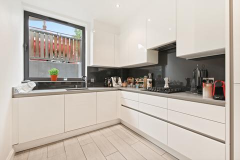 8 Halford Place, Hanwell, London, W7 3BU