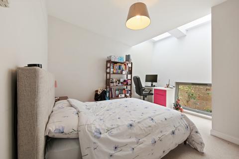 8 Halford Place, Hanwell, London, W7 3BU