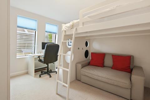 8 Halford Place, Hanwell, London, W7 3BU