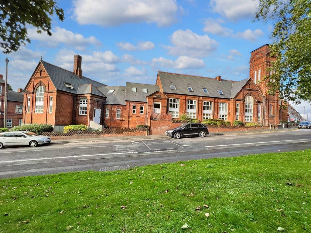 Cecil Street, Walsall WS4 2 bed flat for sale £109,000